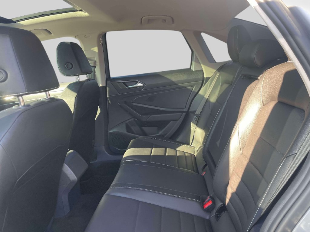 Used 2024 Volkswagen Jetta SE w/ Panoramic Sunroof Package FWD image 12
