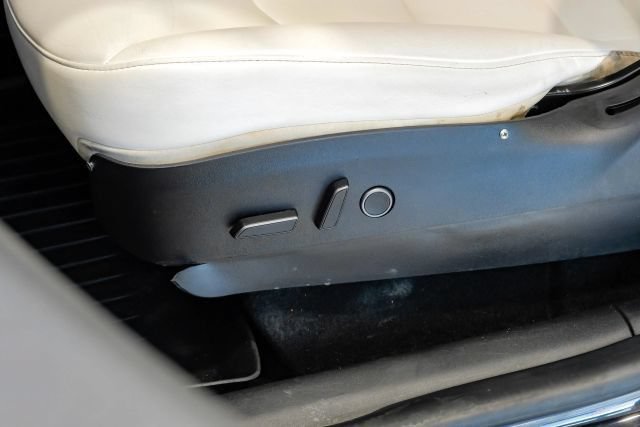 Used 2022 Tesla Model Y Performance AWD/4WD image 36