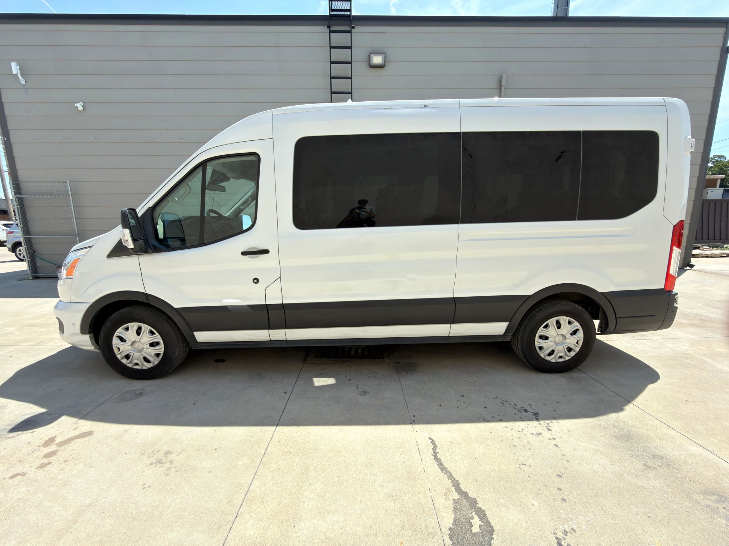Used 2021 Ford Transit 350 XLT RWD image 4