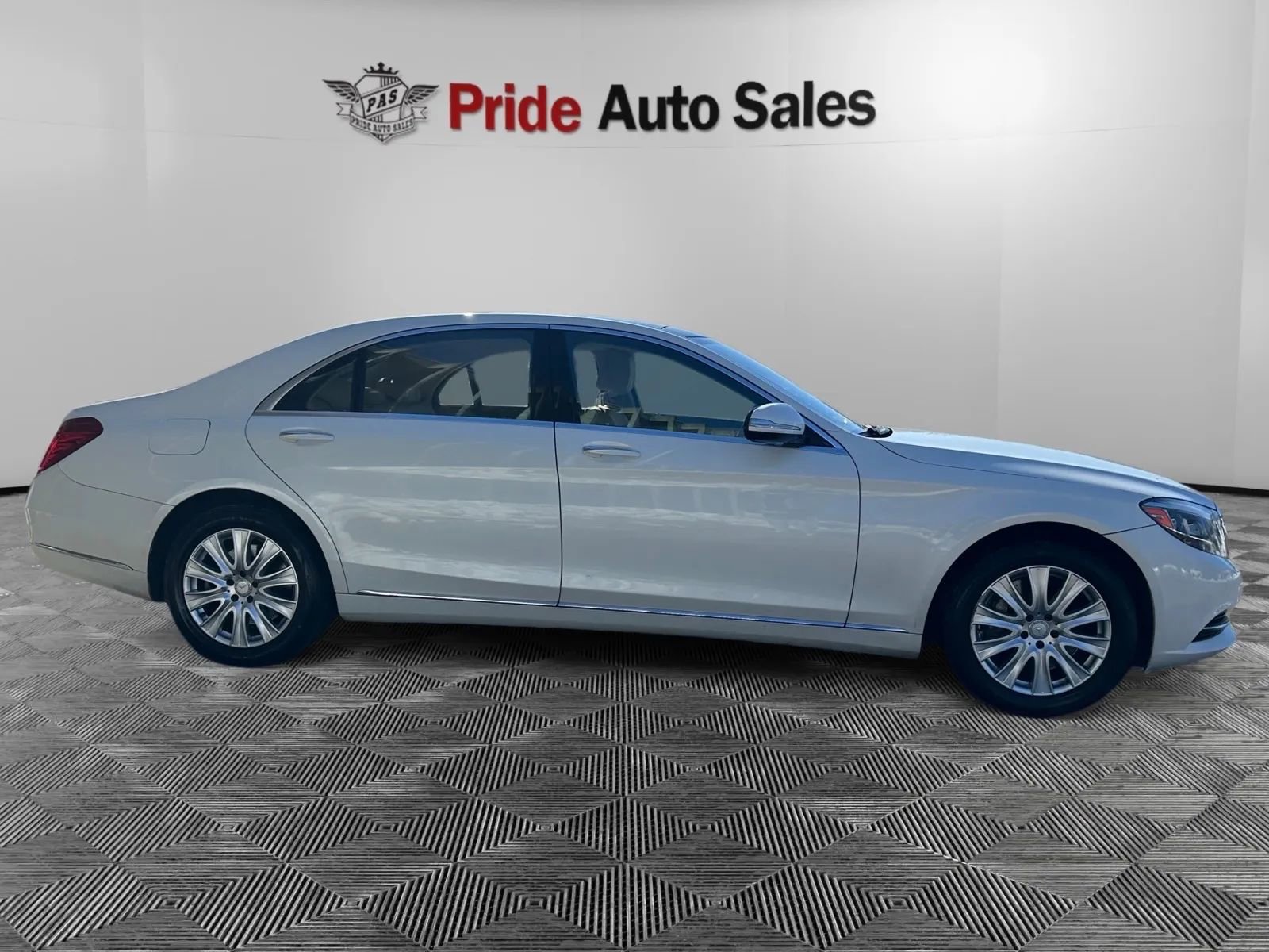 Used 2015 Mercedes-Benz S 550 Sedan image 14