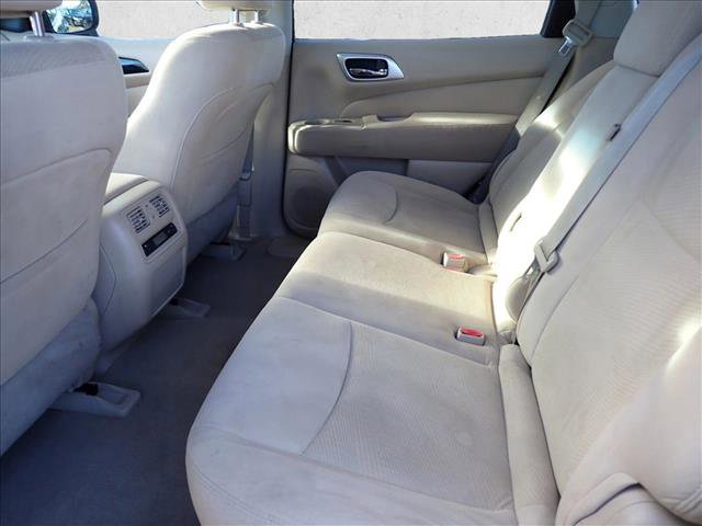 Used 2015 Nissan Pathfinder S image 9