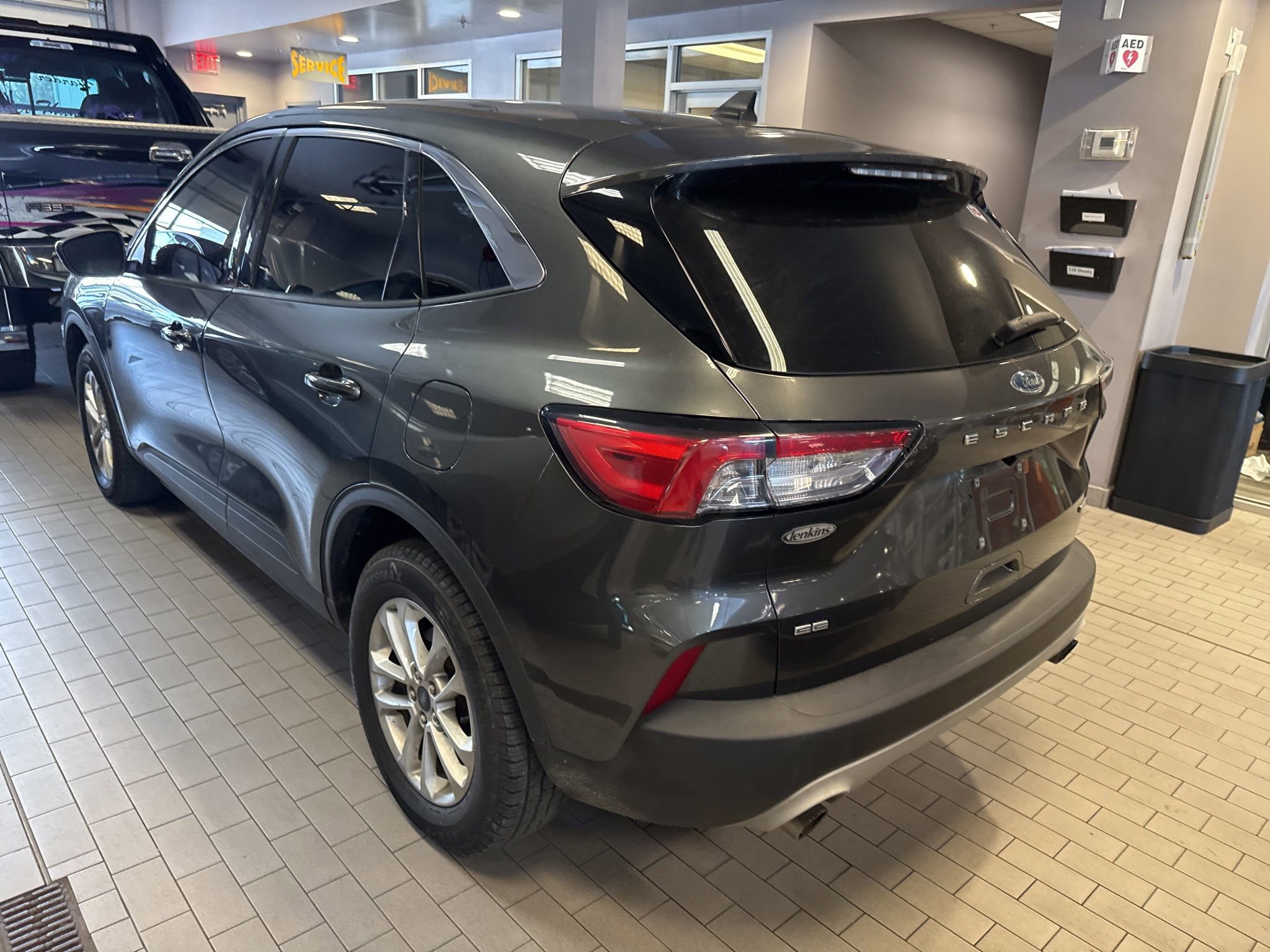 Used 2020 Ford Escape SE image 6