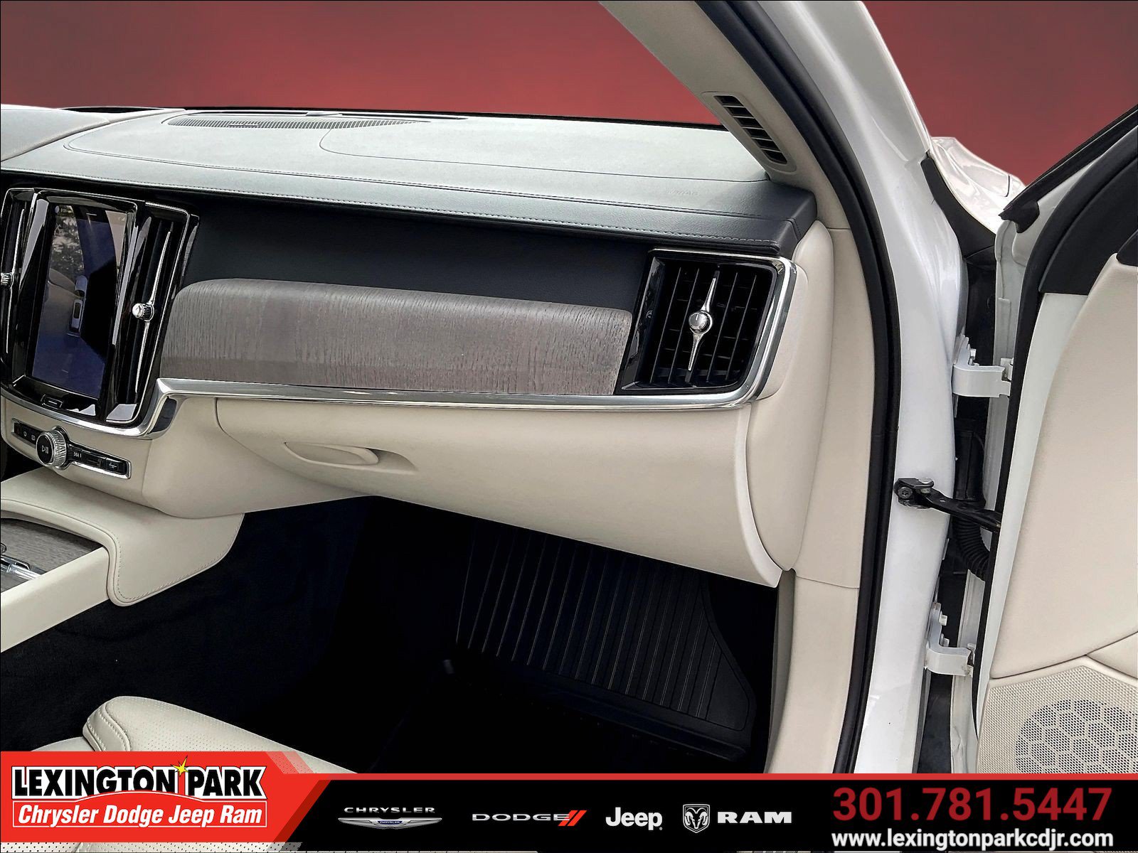 Used 2023 Volvo V90 B6 Cross Country Ultimate AWD/4WD image 25