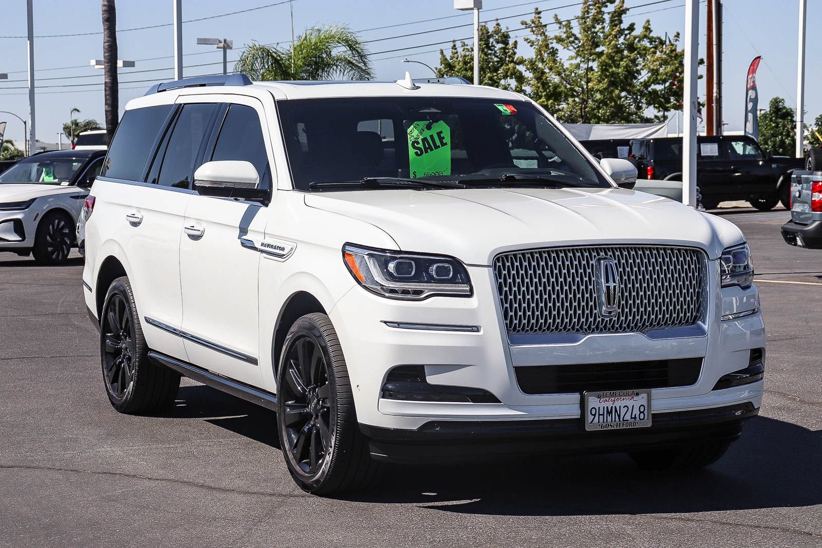 Used 2023 Lincoln Navigator Reserve AWD/4WD image 3