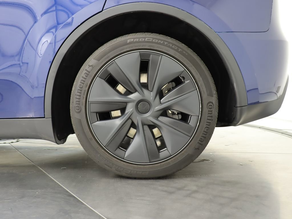 Used 2024 Tesla Model Y Long Range RWD image 38