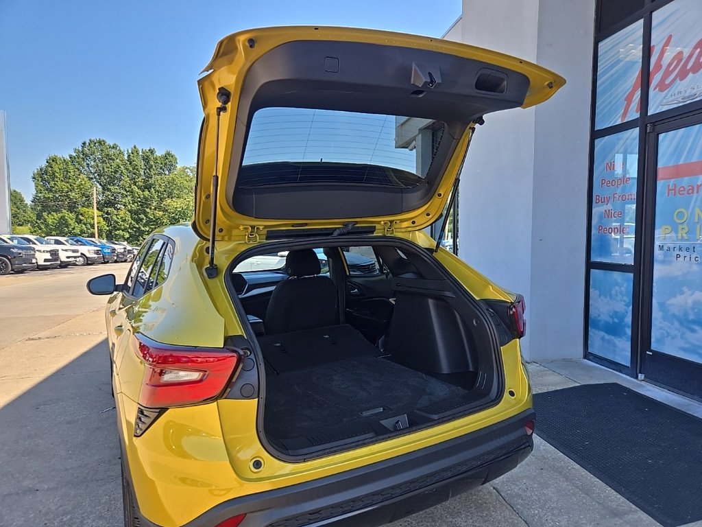 Used 2024 Chevrolet Trax RS w/ Driver Confidence Package FWD image 27