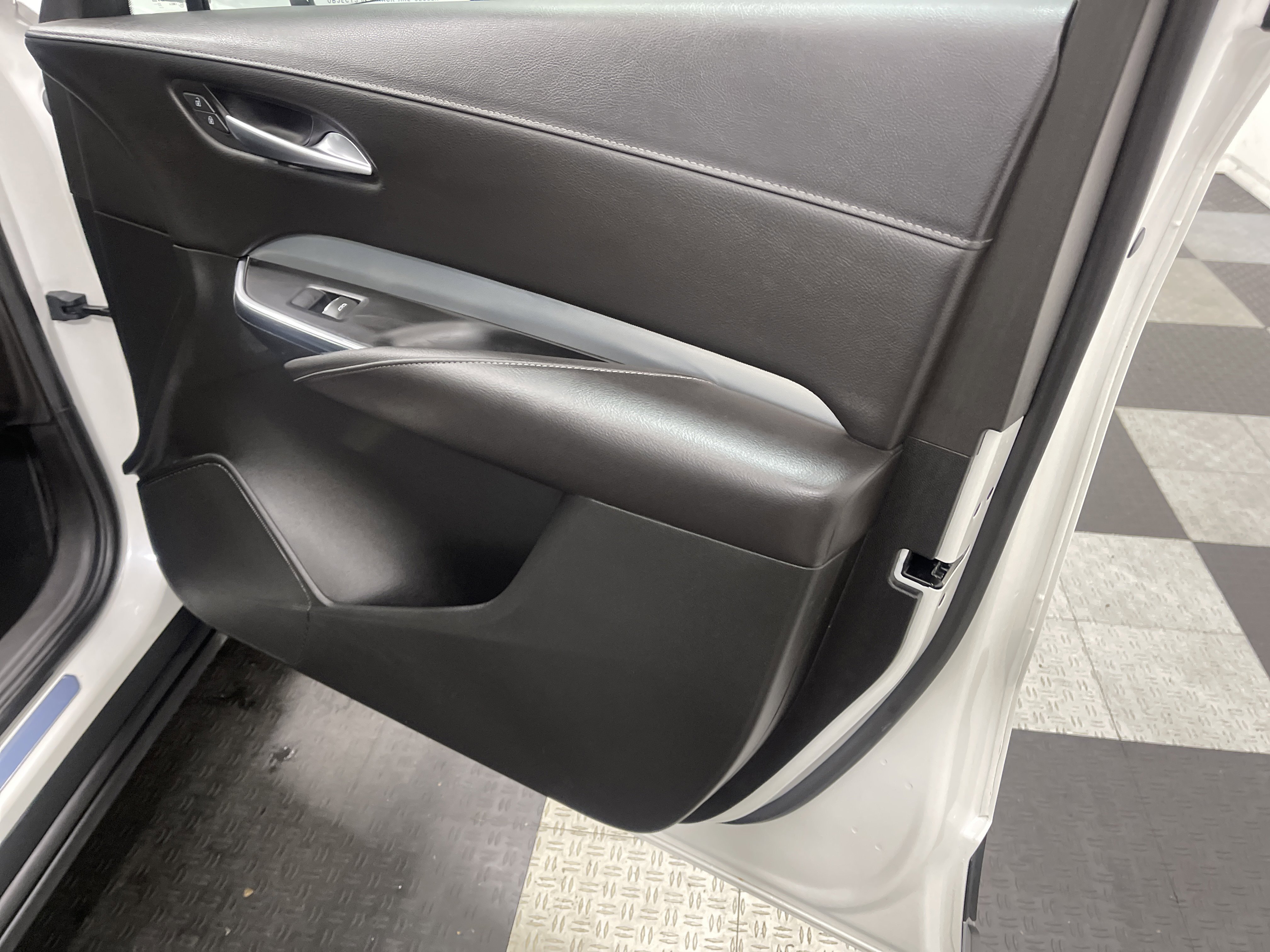 Used 2023 Cadillac XT4 Premium Luxury image 25