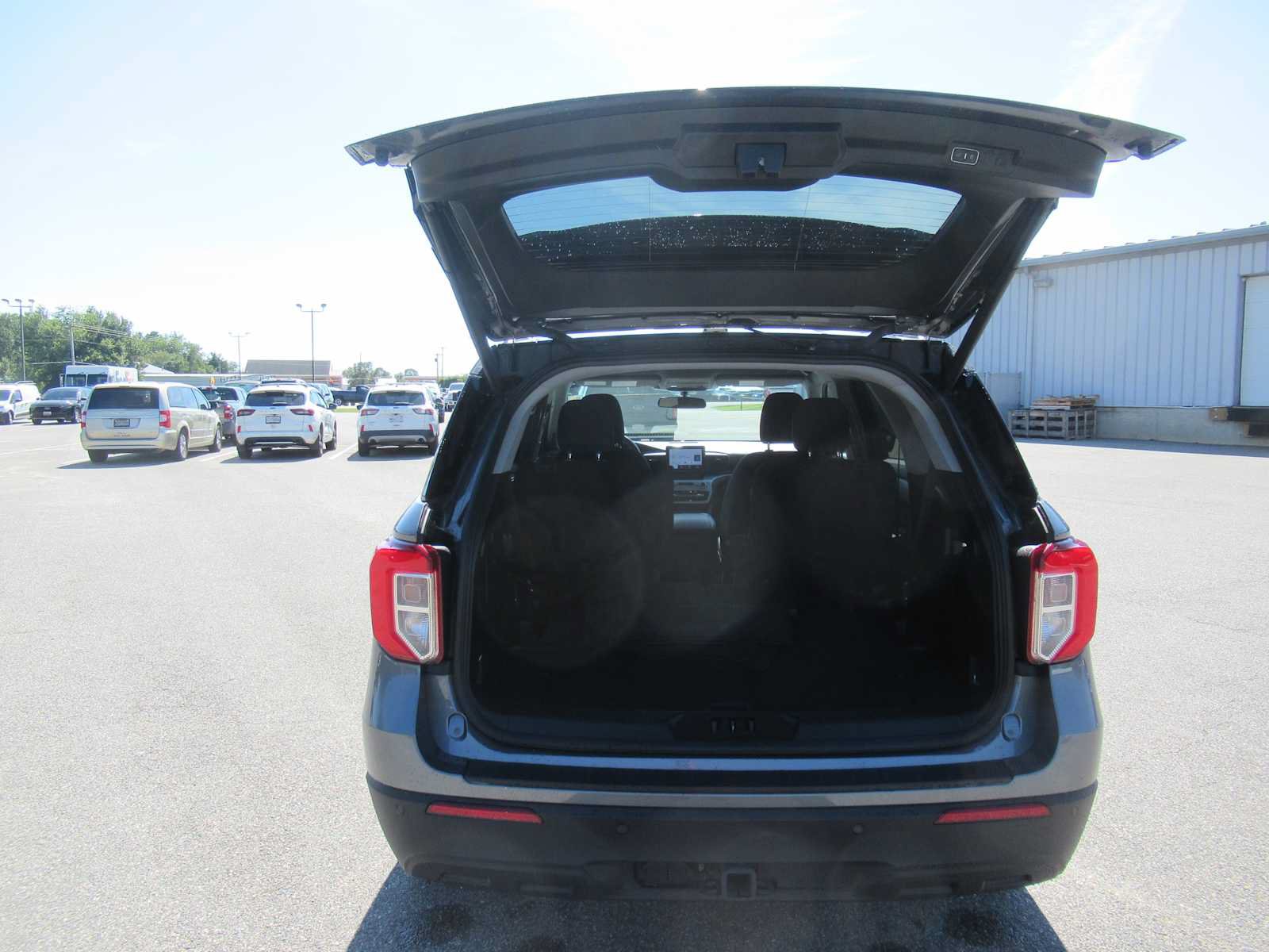 Used 2024 Ford Explorer XLT w/ Class IV Trailer Tow Package AWD/4WD image 18