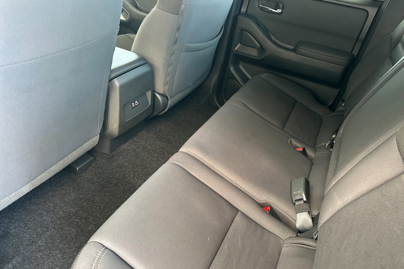 Used 2024 Nissan Frontier SV image 12