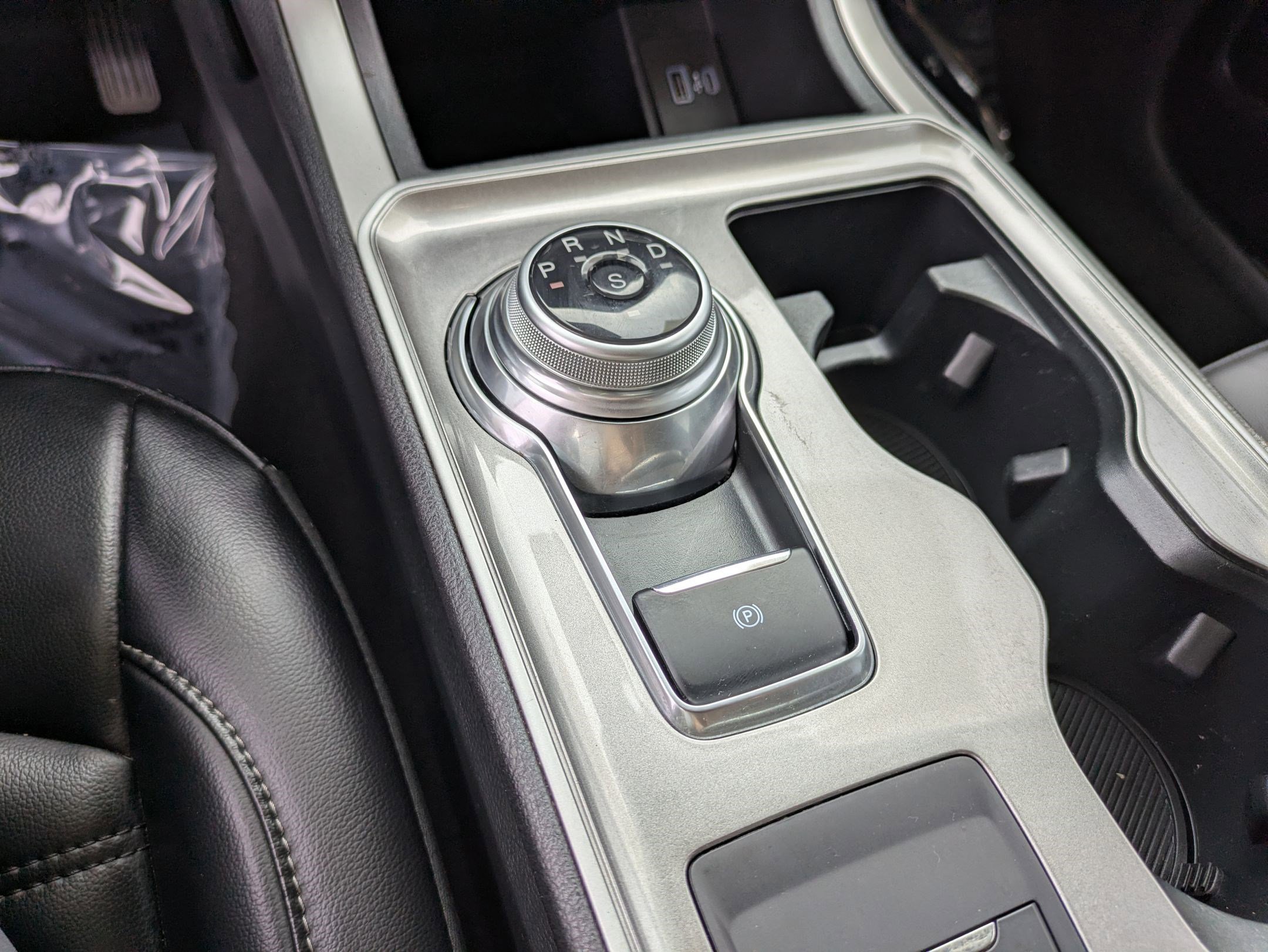 Used 2024 Ford Edge SEL image 25