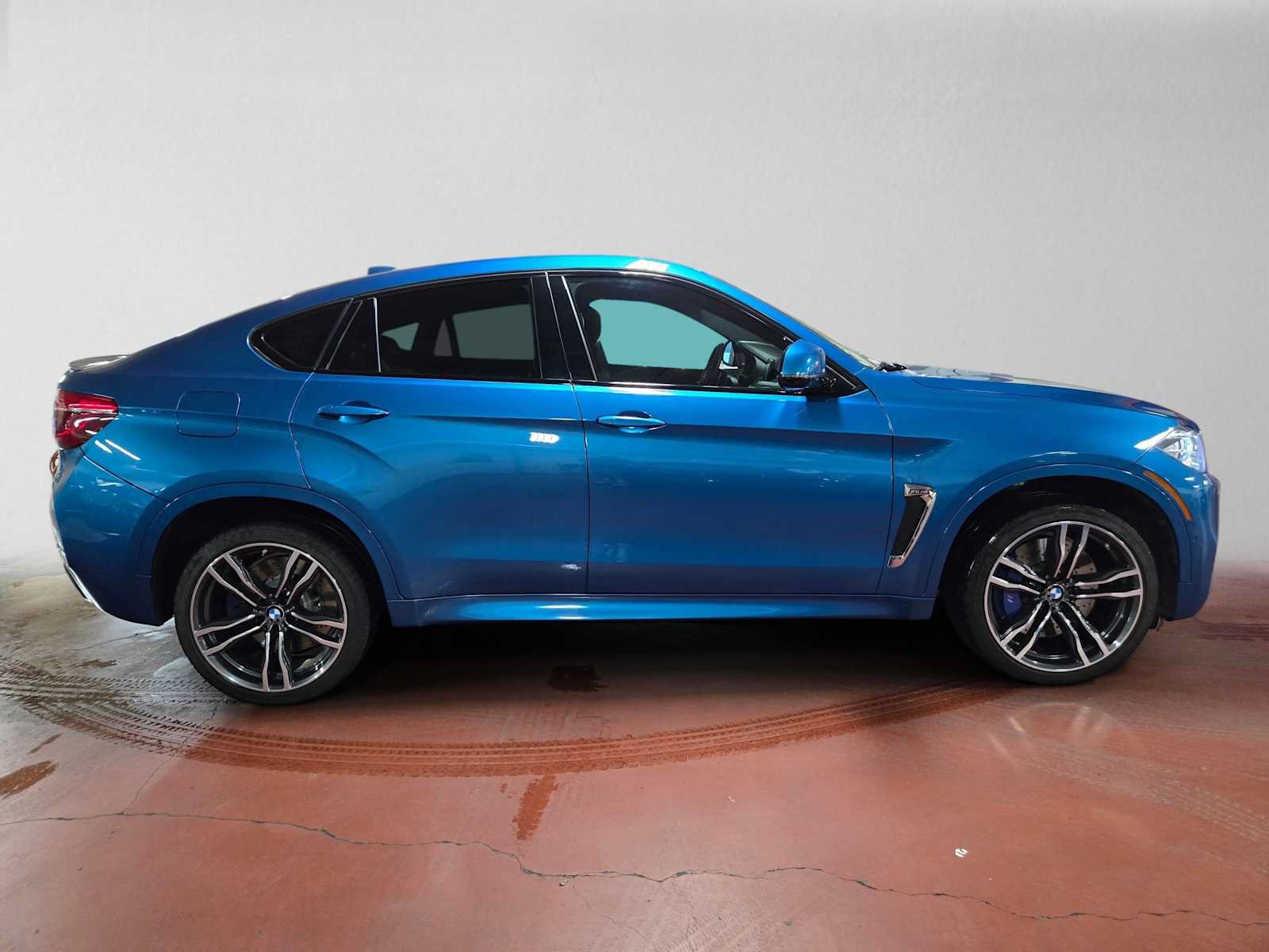 Used 2018 BMW X6 M AWD/4WD image 2