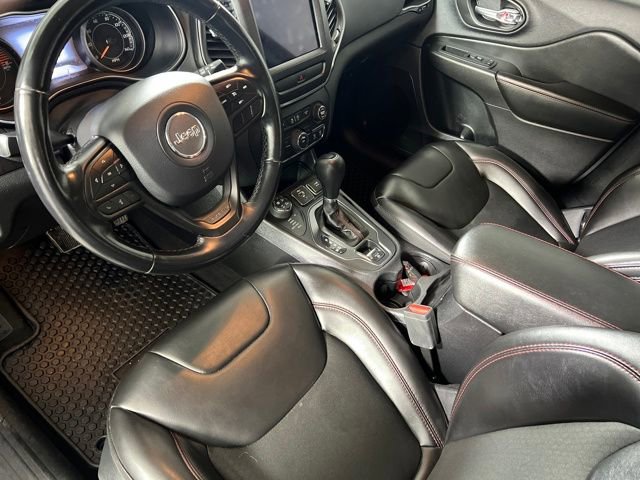 Used 2020 Jeep Cherokee Trailhawk image 26