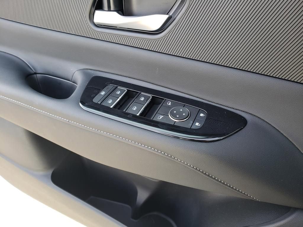 Certified 2025 Nissan Murano SV AWD/4WD image 29