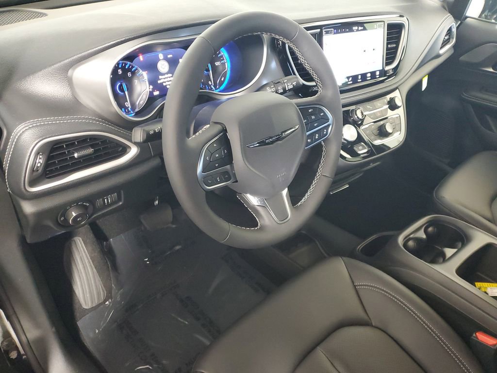 New 2026 Chrysler Pacifica Select image 10