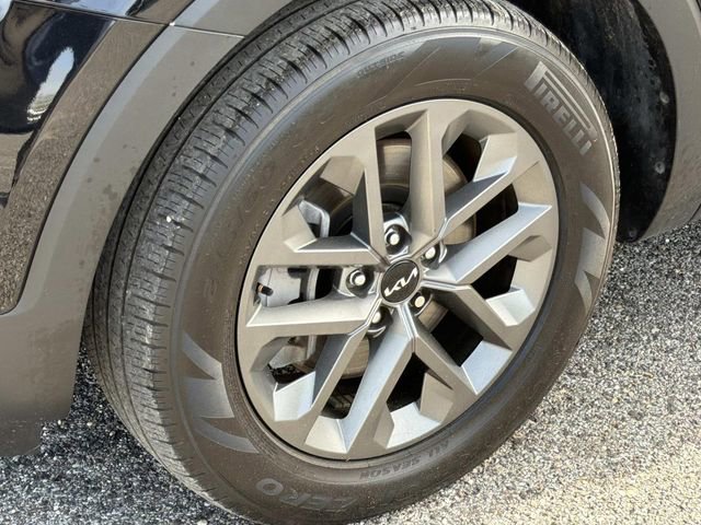 Used 2025 Kia Telluride LX image 17