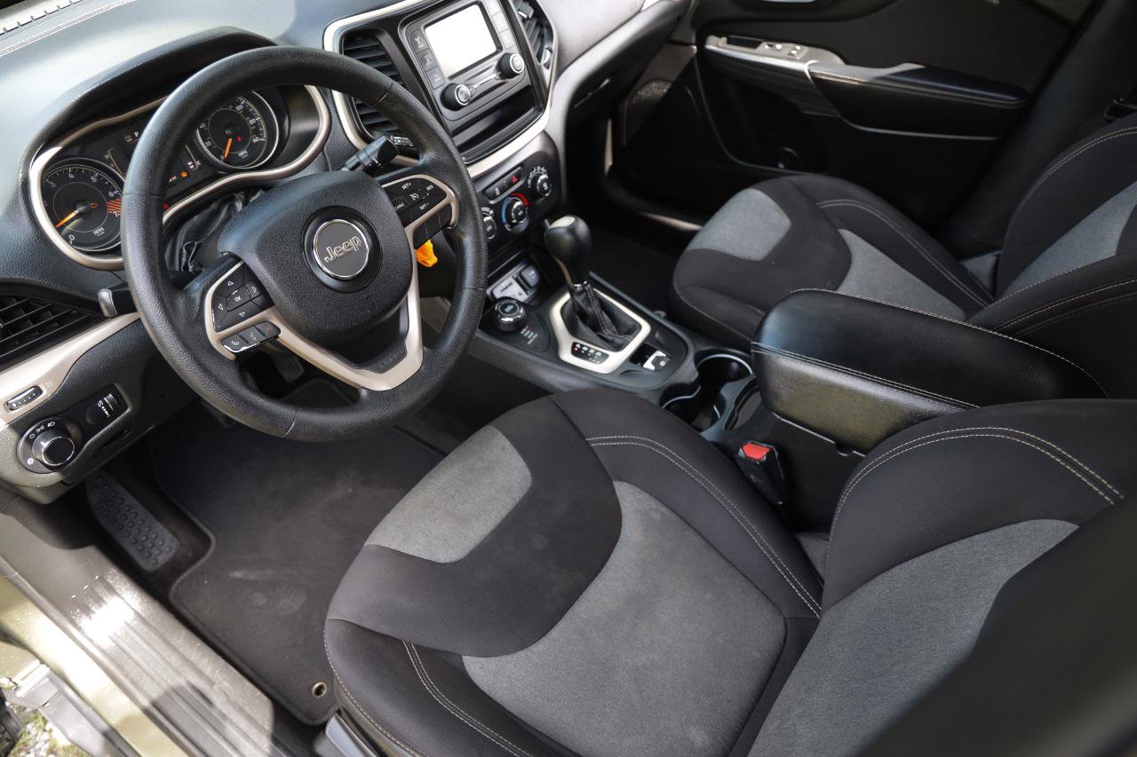 Used 2015 Jeep Cherokee Sport w/ Sport Appearance Group AWD/4WD image 4
