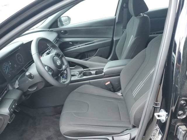 Certified 2025 Hyundai Elantra SEL FWD image 16