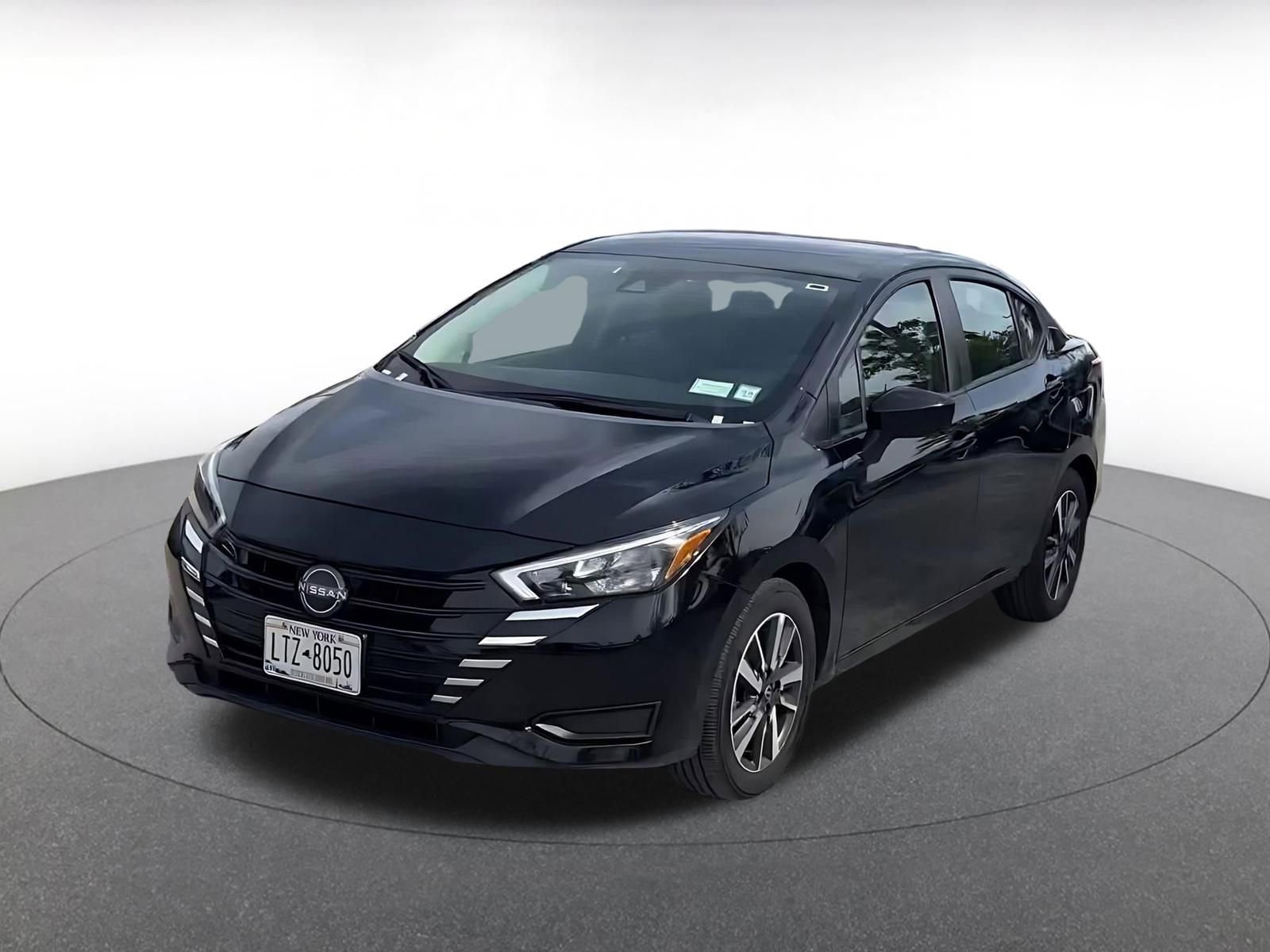 Used 2025 Nissan Versa SV FWD image 7