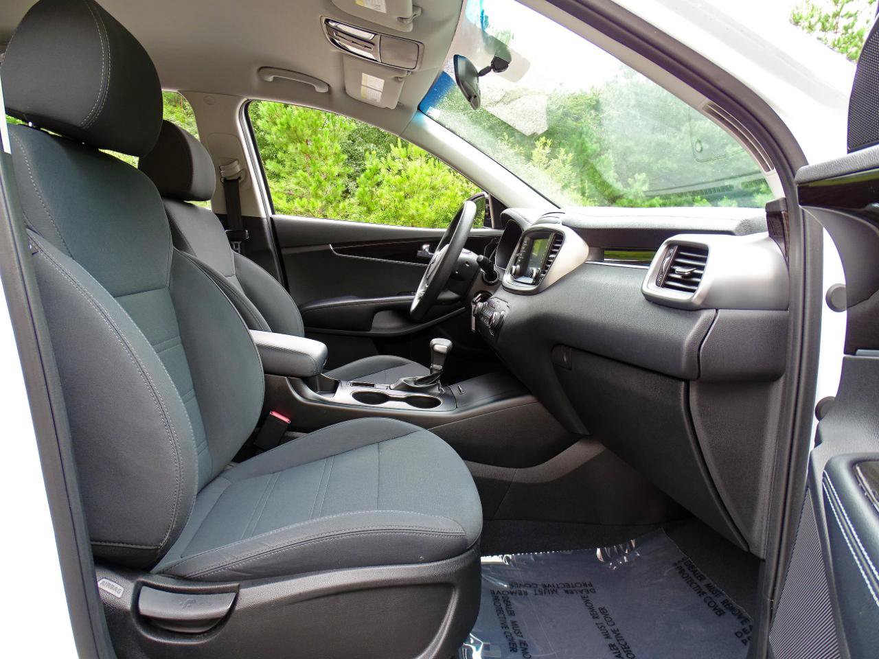 Used 2020 Kia Sorento LX FWD image 42