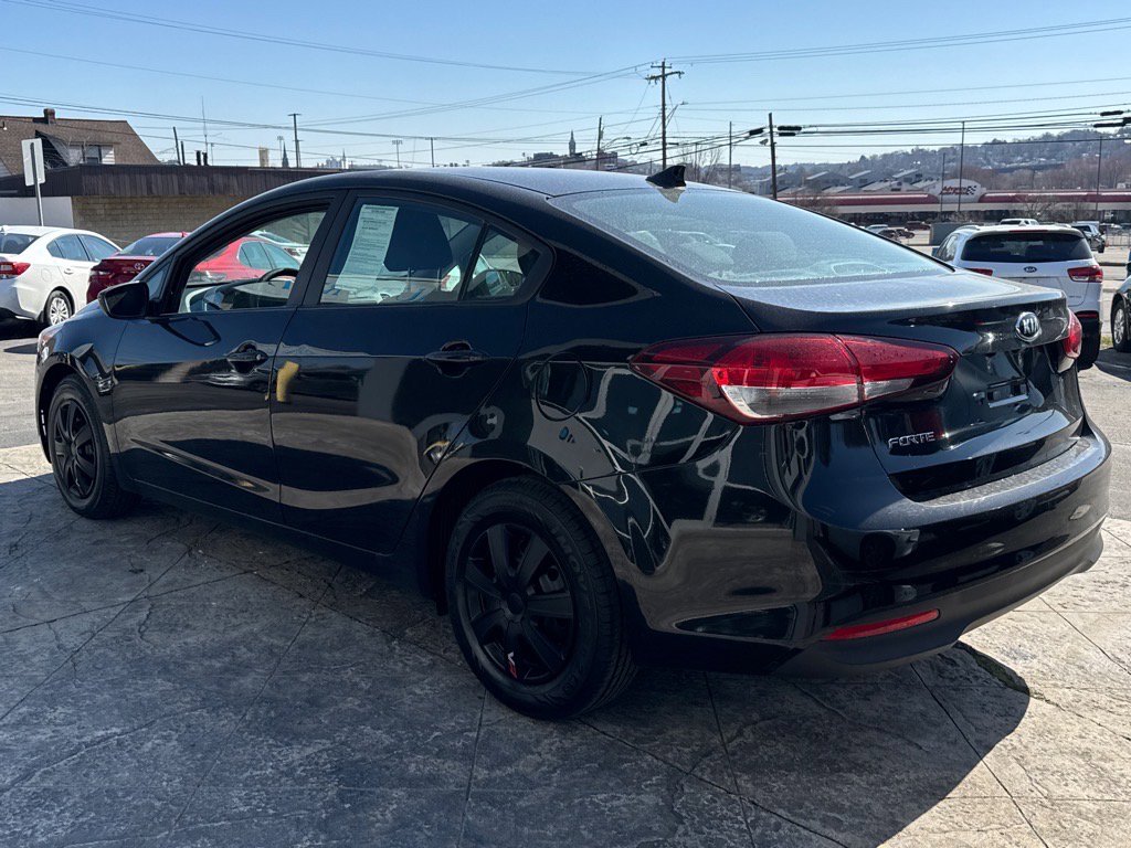 Used 2017 Kia Forte LX w/ LX Popular Package image 4