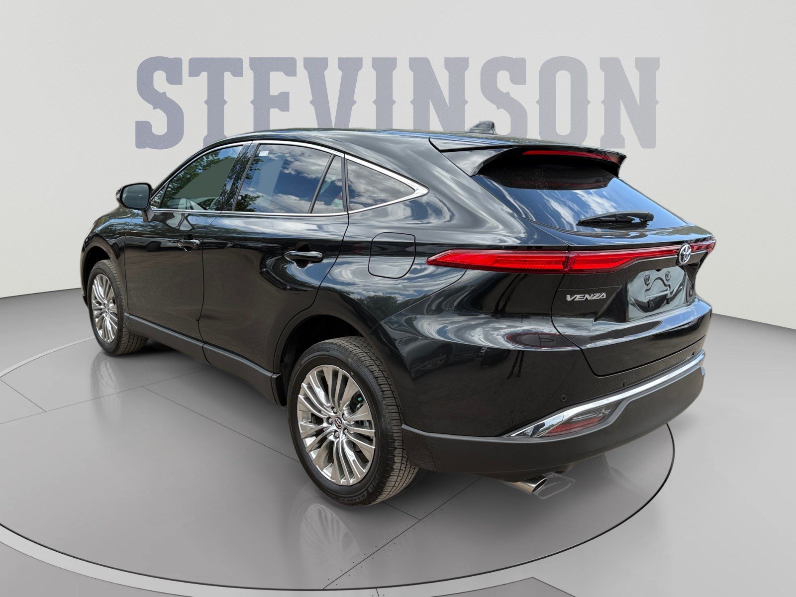 Certified 2024 Toyota Venza Limited AWD/4WD image 3