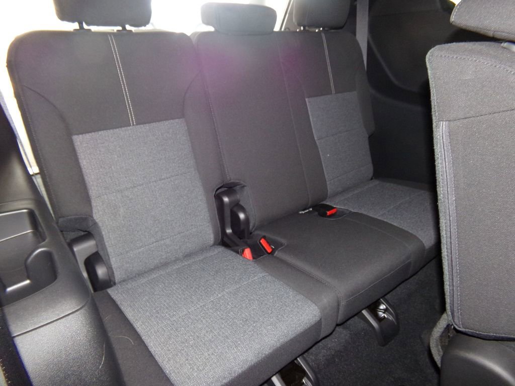 New 2025 GMC Acadia Elevation image 11