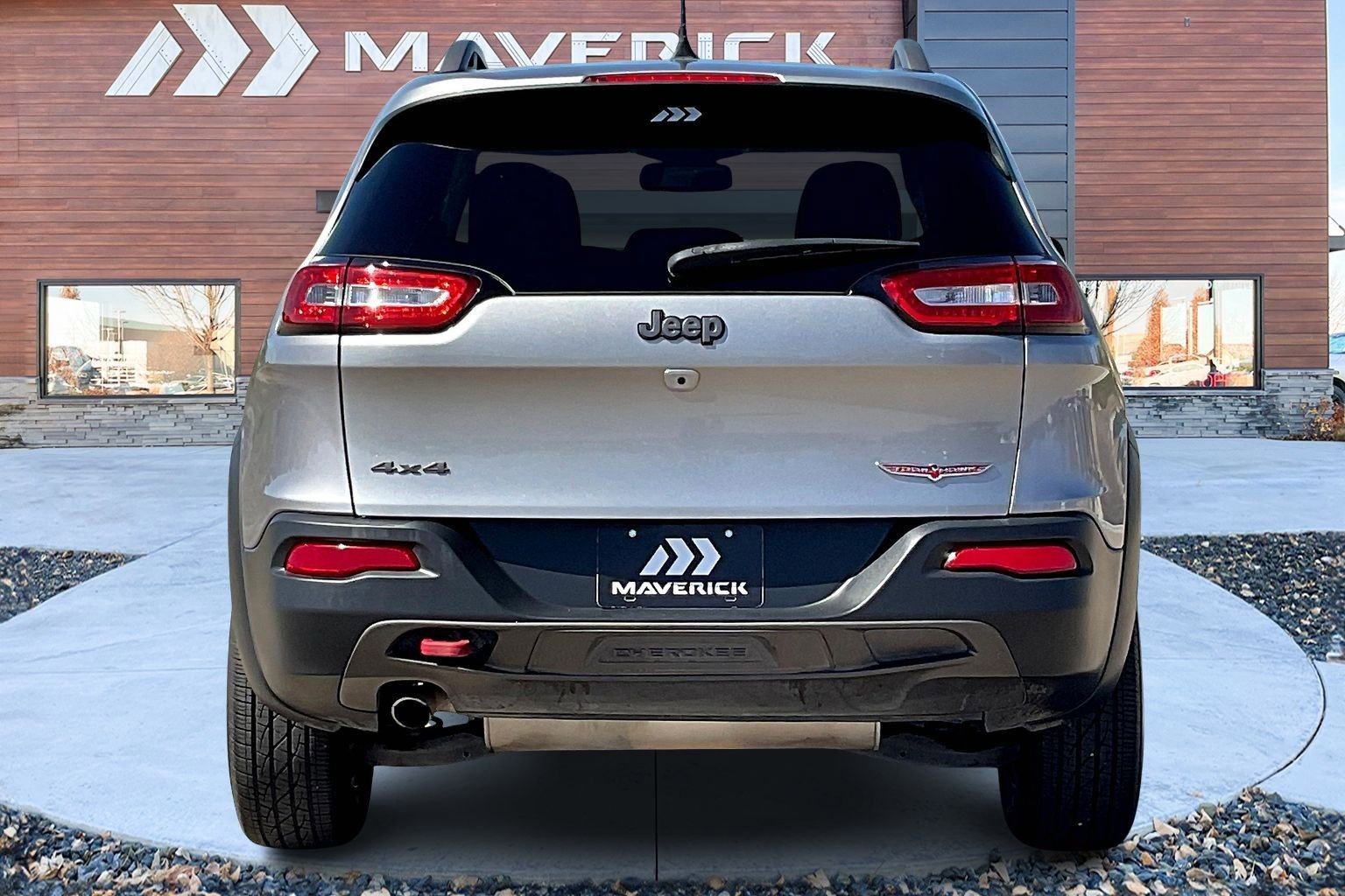 Used 2016 Jeep Cherokee Trailhawk image 6