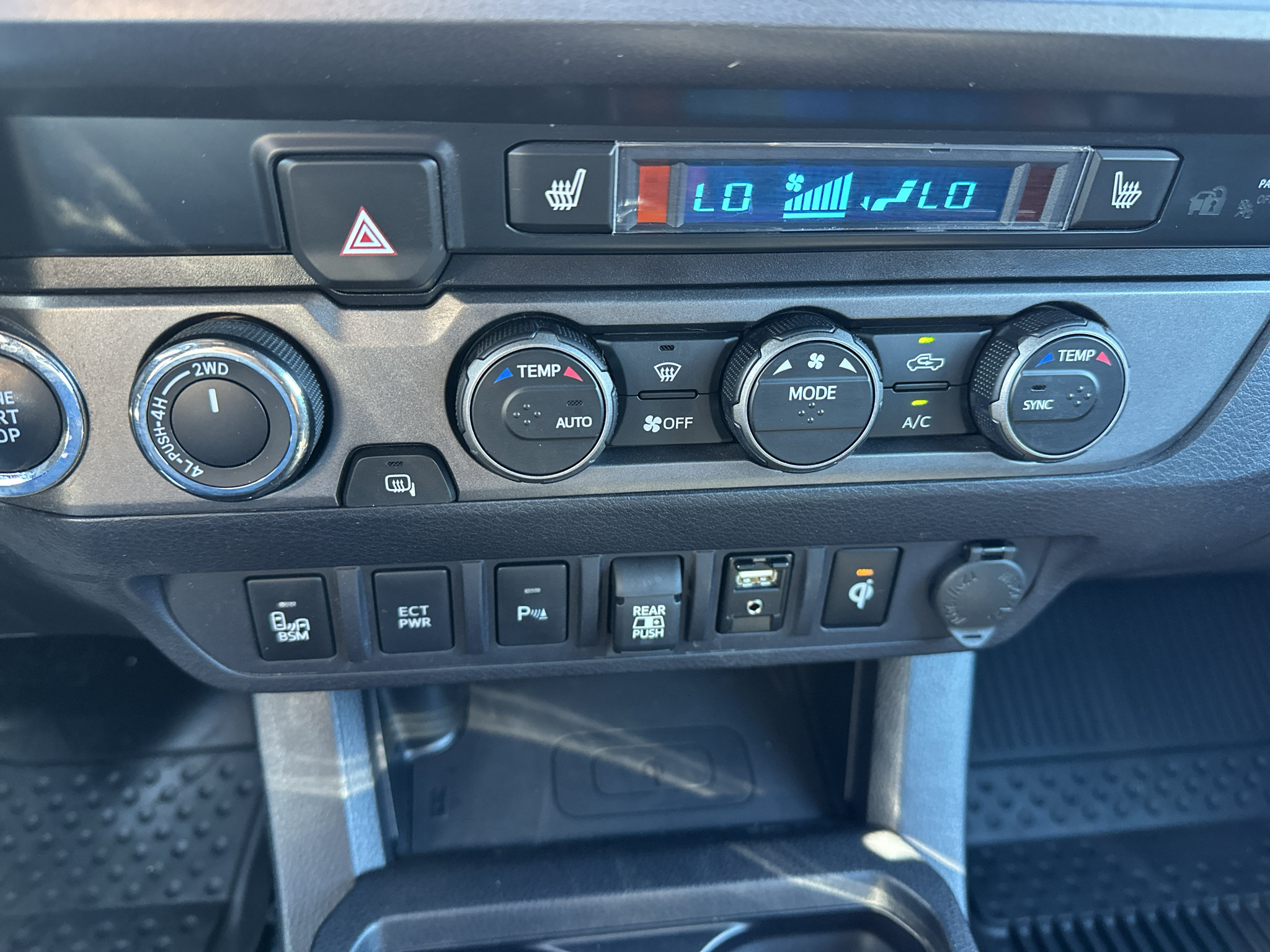 Used 2019 Toyota Tacoma TRD Sport AWD/4WD image 26