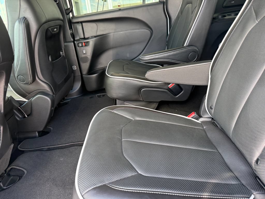 New 2027 Chrysler Pacifica Limited FWD image 19