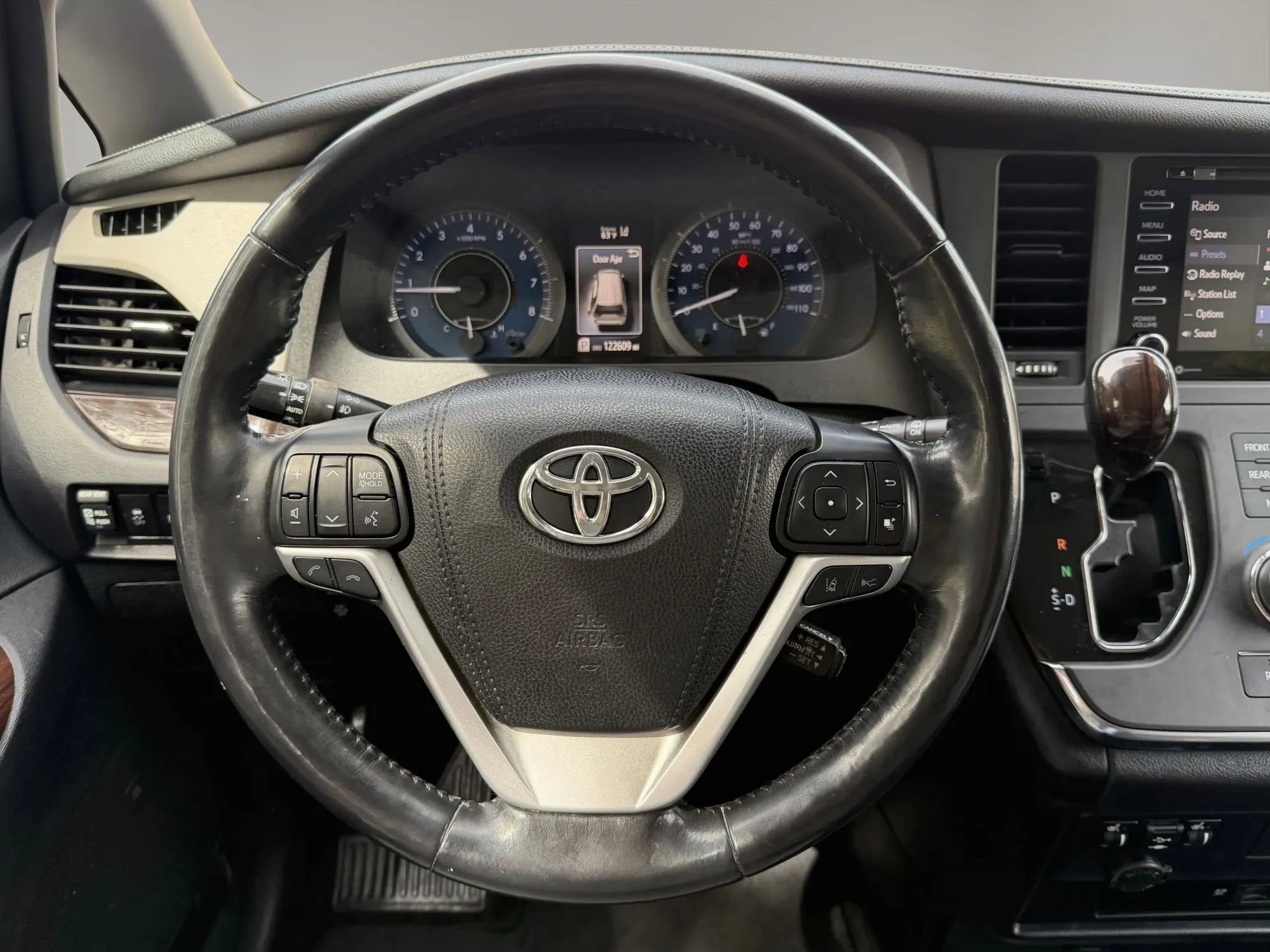 Used 2018 Toyota Sienna Limited Premium image 23