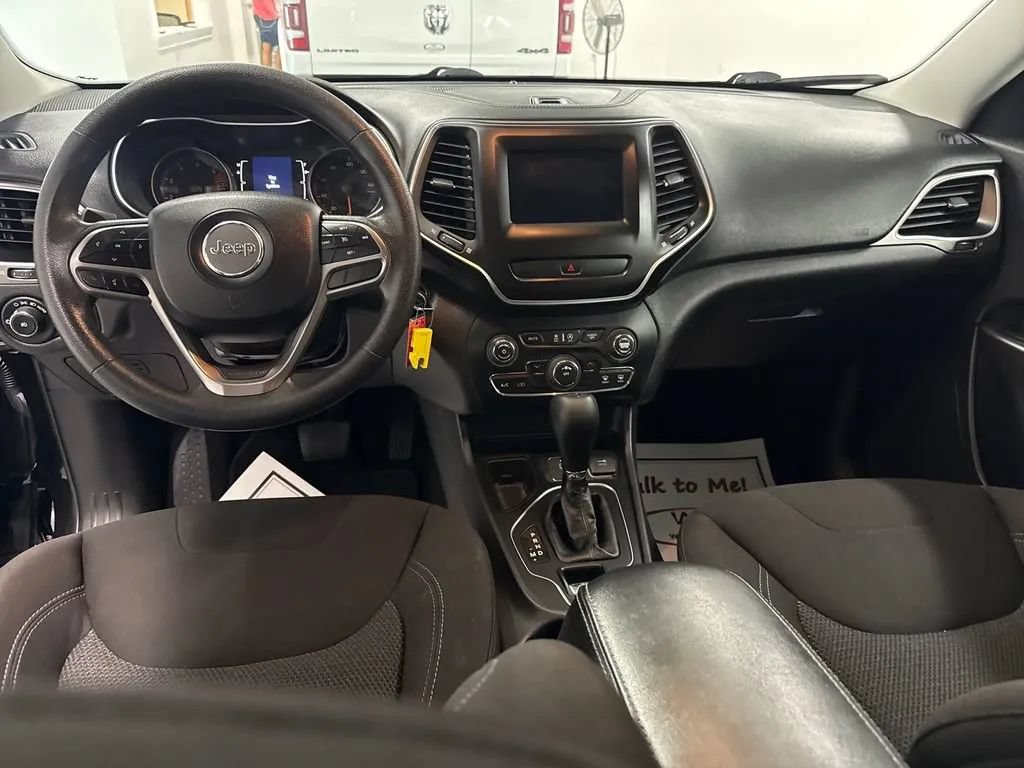 Used 2019 Jeep Cherokee Latitude w/ Popular Appearance Group FWD image 14