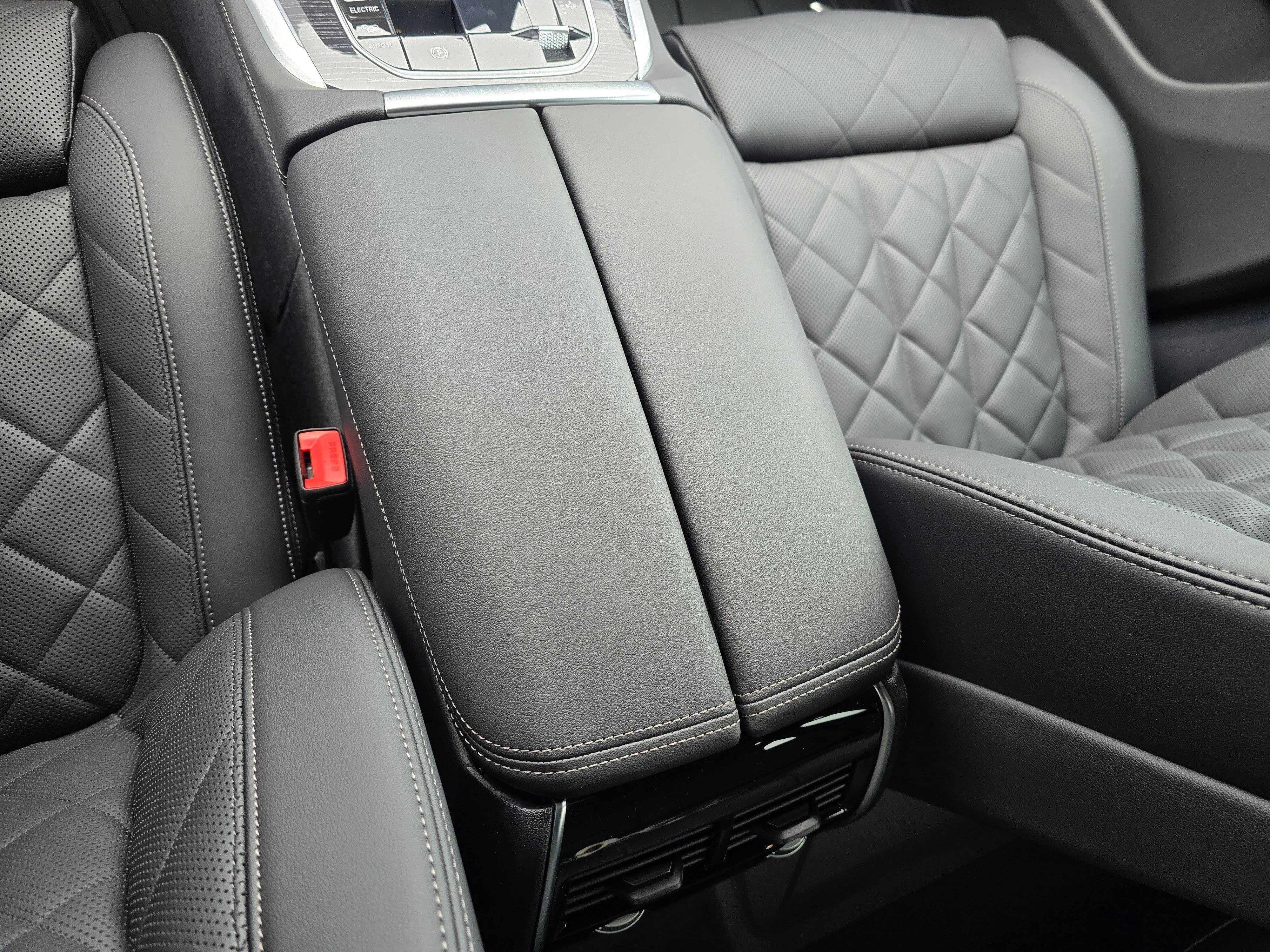 New 2026 BMW X5 xDrive50e w/ Executive Package image 24