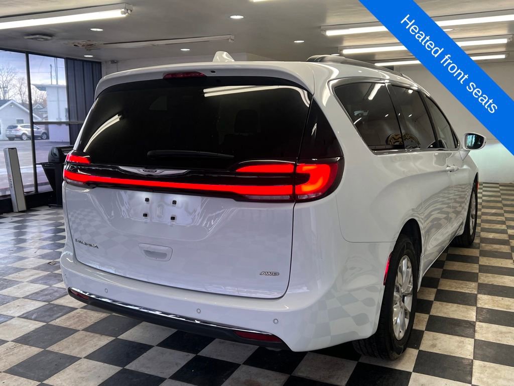 Used 2022 Chrysler Pacifica Touring-L image 13