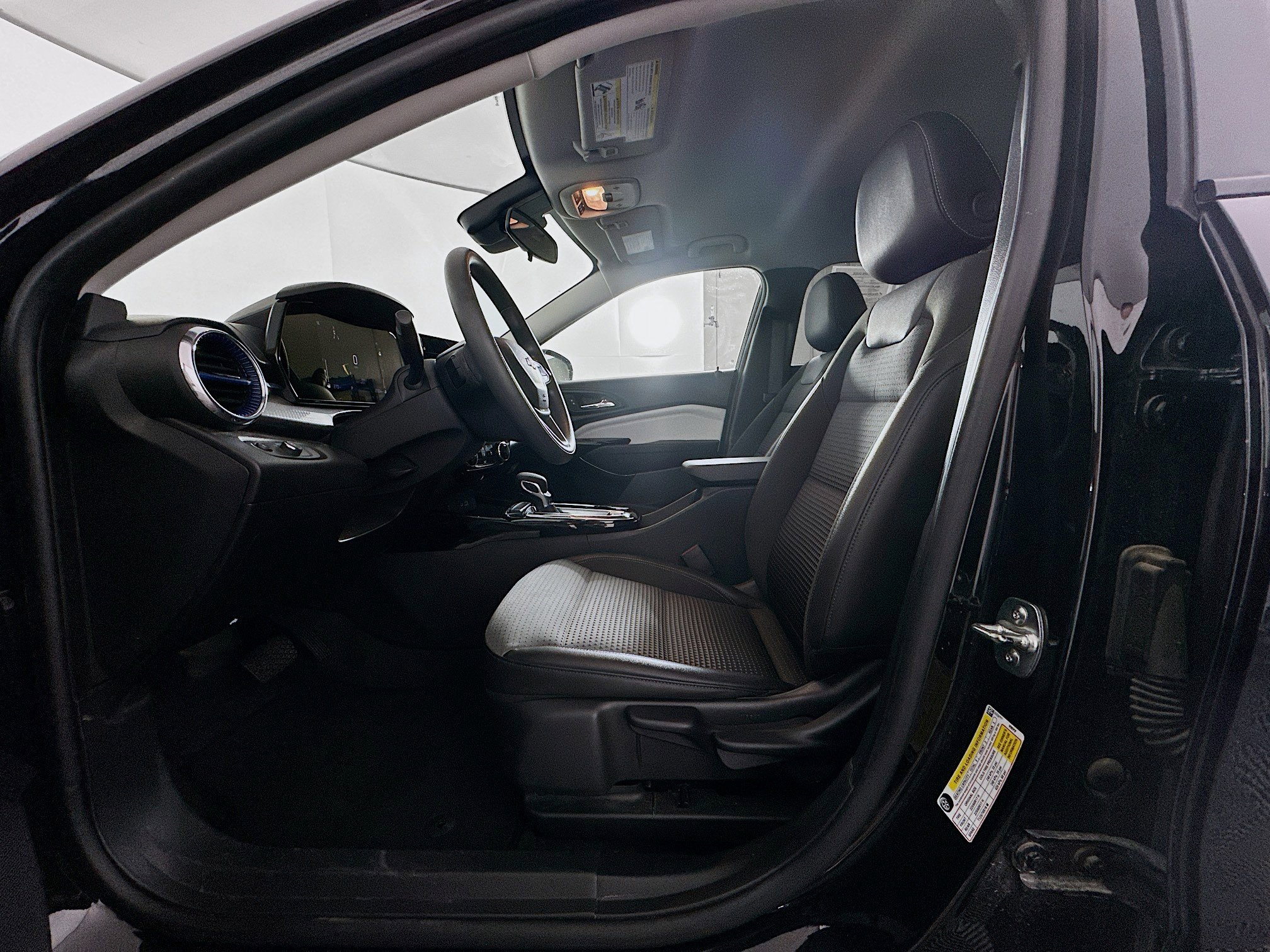 Used 2025 Chevrolet Trax LT image 13
