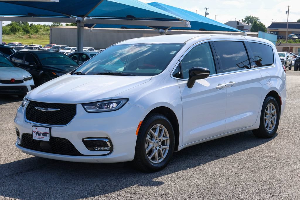 Used 2024 Chrysler Pacifica Touring-L FWD image 29