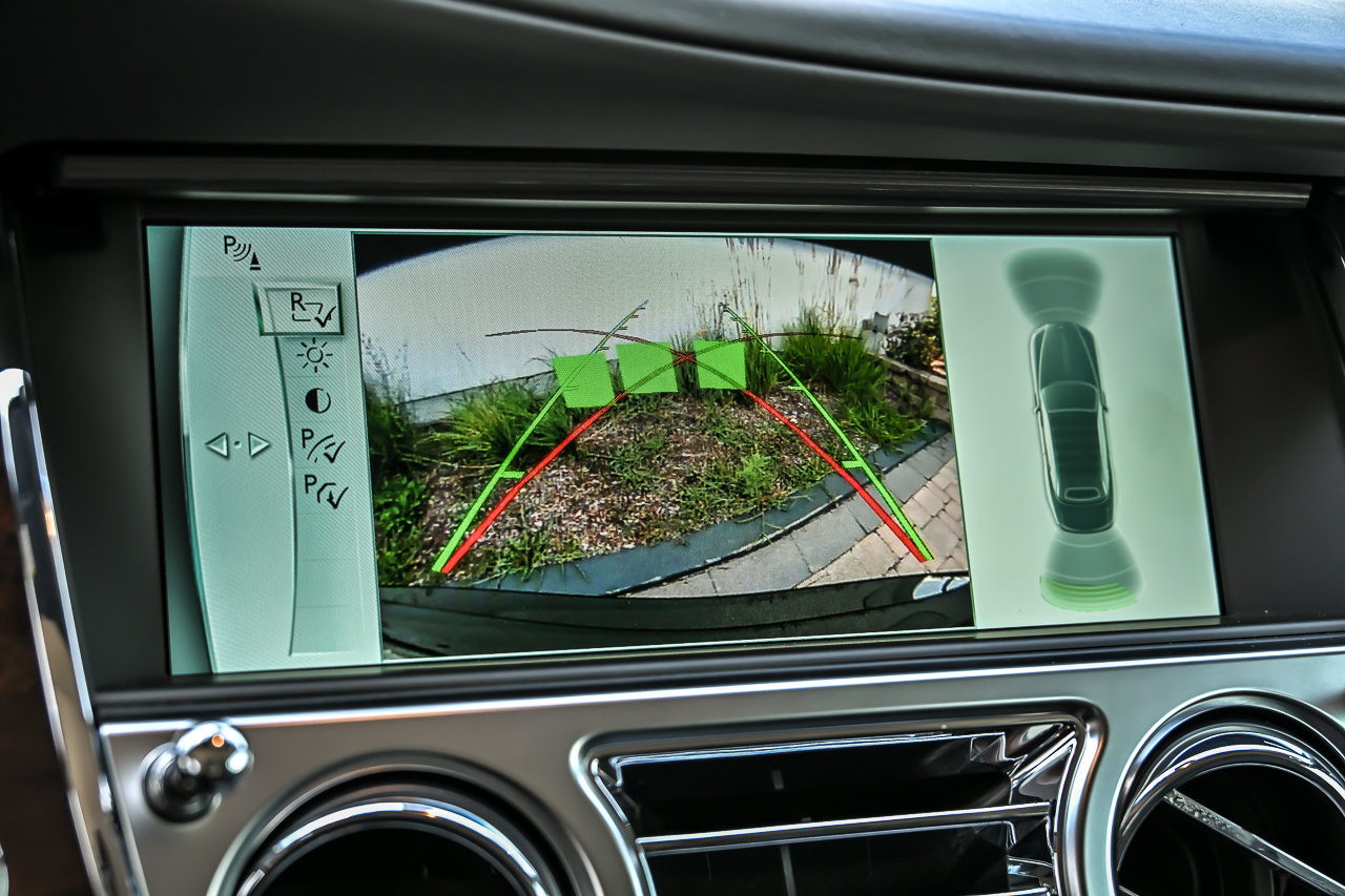 Used 2016 Rolls-Royce Dawn RWD image 36