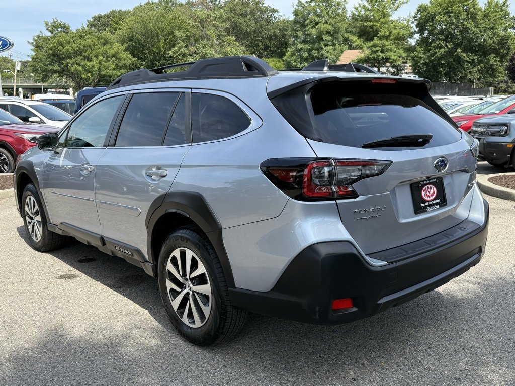 Used 2023 Subaru Outback Premium image 10