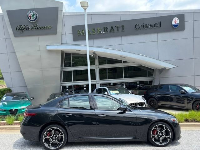 Used 2023 Alfa Romeo Giulia Veloce AWD/4WD image 4