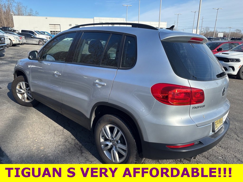 Used 2015 Volkswagen Tiguan S image 2