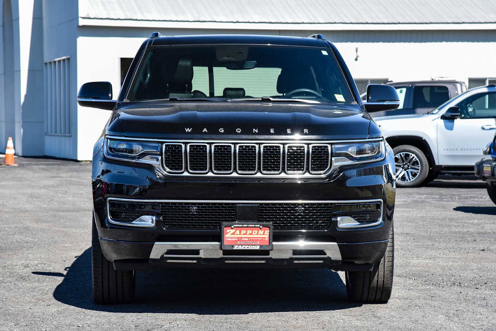 Certified 2024 Jeep Wagoneer Series III w/ Premium Group I AWD/4WD image 8