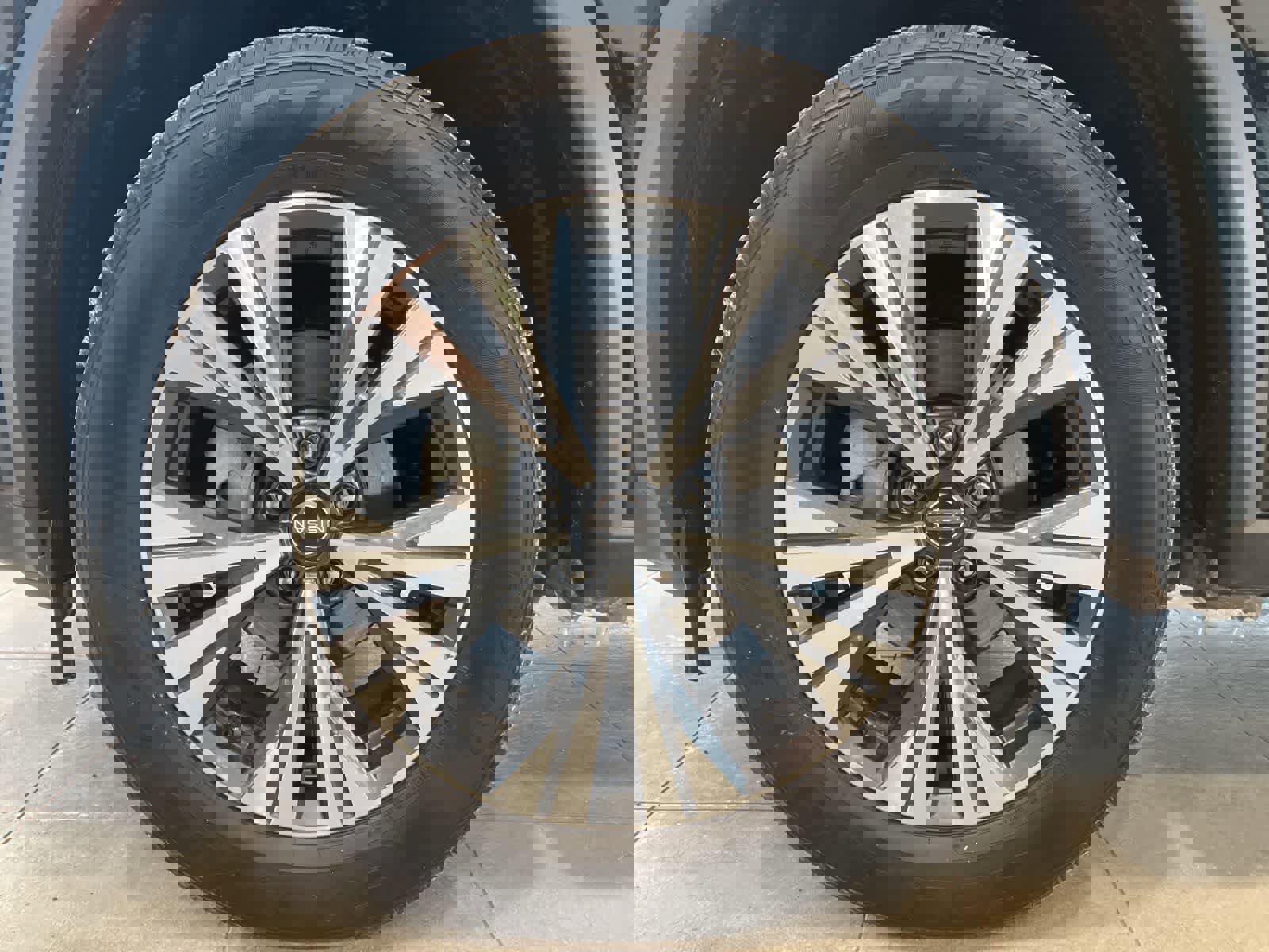 Used 2023 Nissan Rogue SV image 9