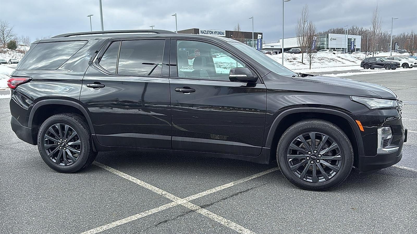 Used 2023 Chevrolet Traverse RS w/ LPO, Cargo Package AWD/4WD image 3