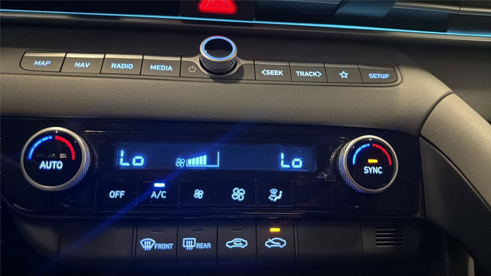 Certified 2024 Hyundai Elantra SEL FWD image 18