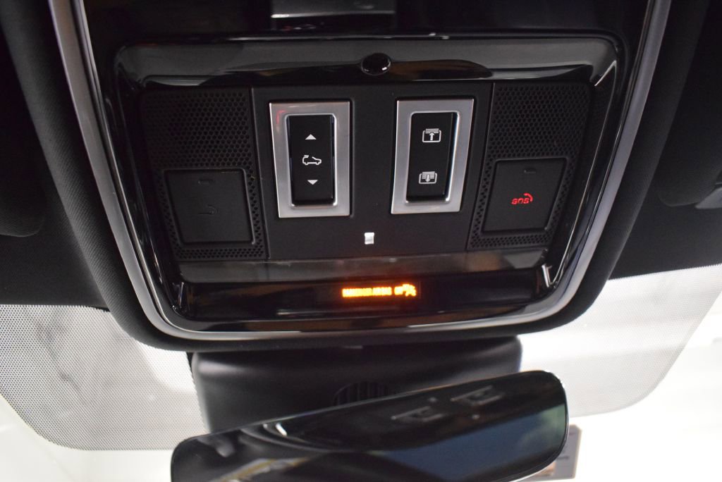 Used 2020 Land Rover Range Rover Velar R-Dynamic S image 28