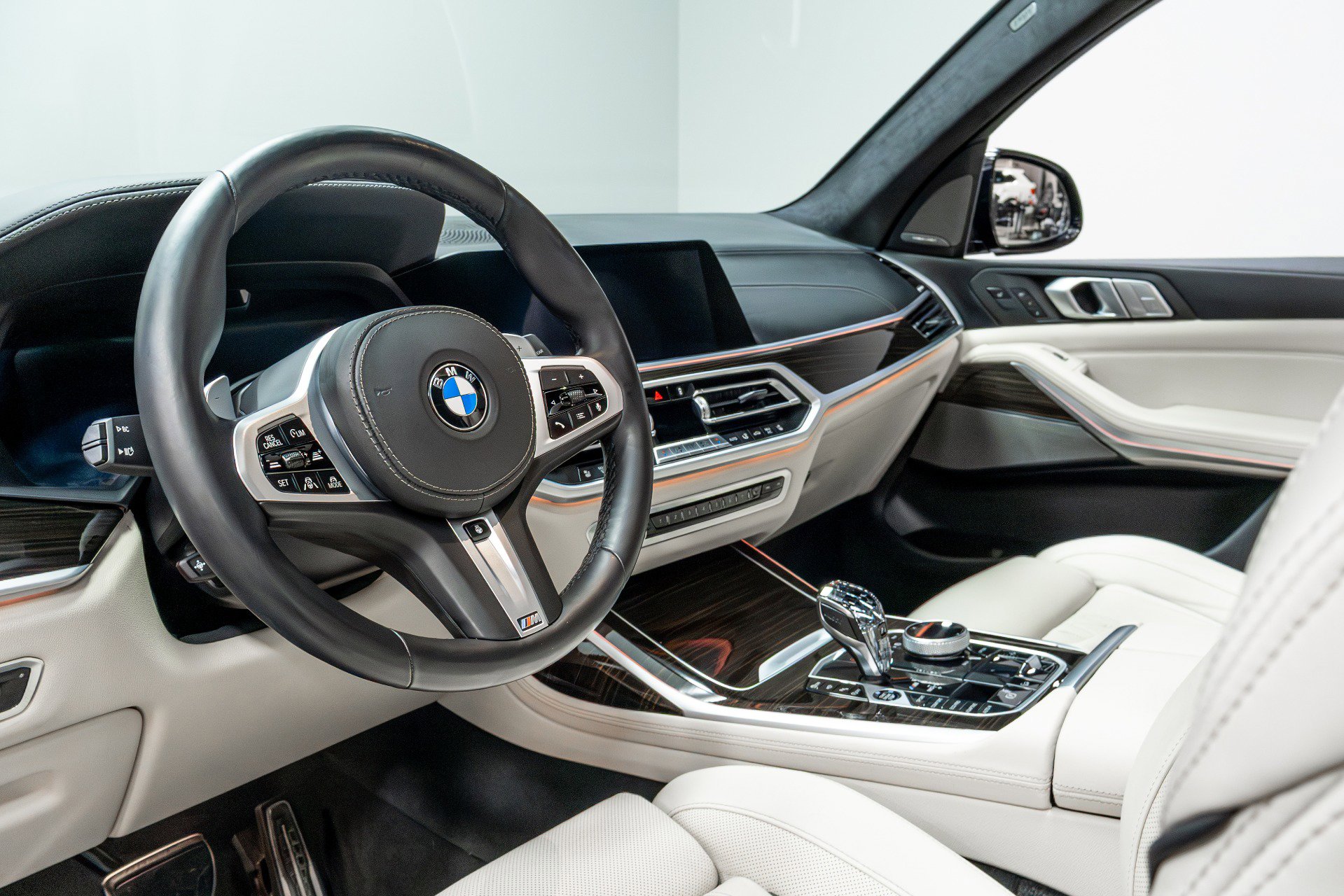 Used 2021 BMW X7 M50i image 8