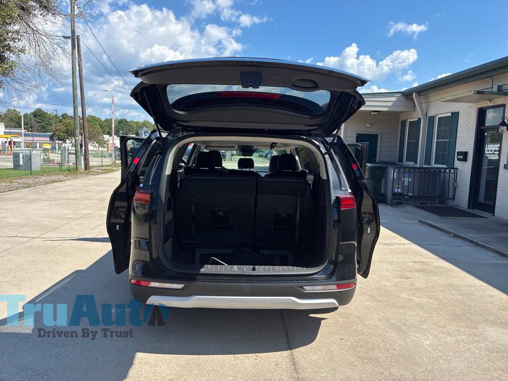 Used 2023 Kia Carnival LX FWD image 16