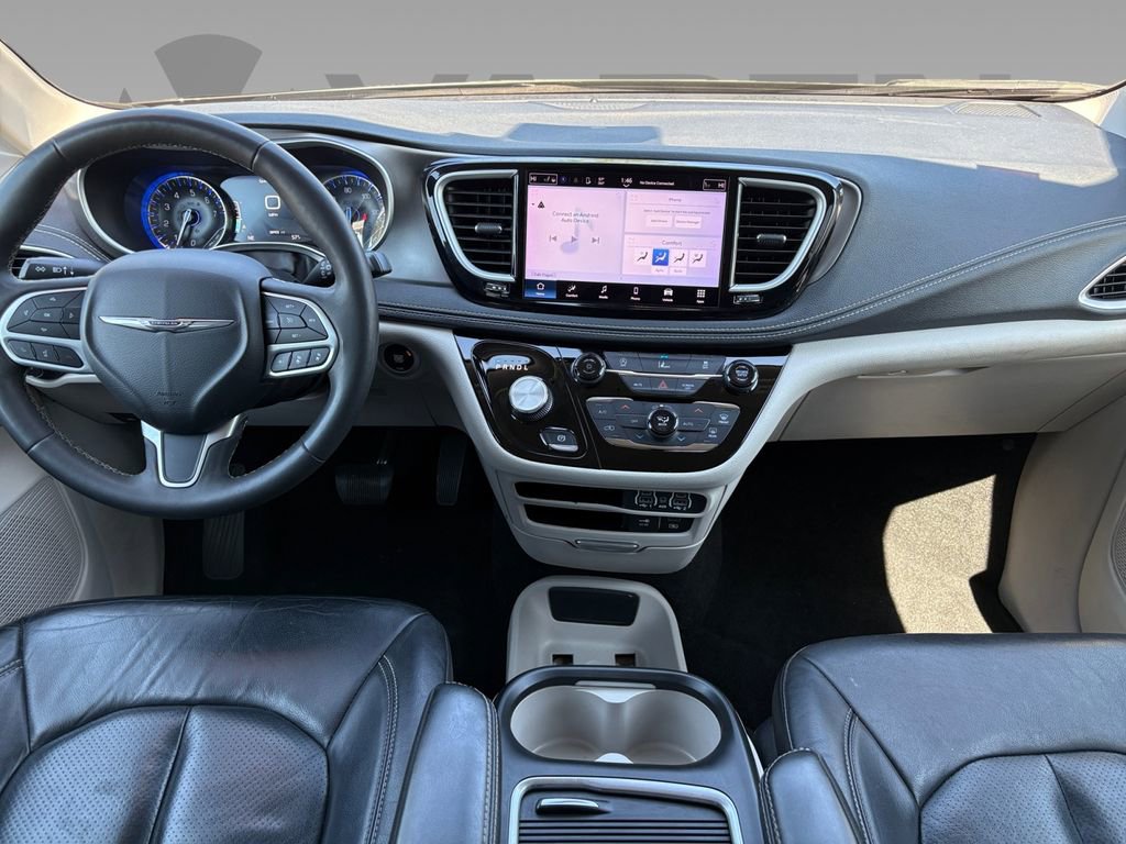 Used 2023 Chrysler Pacifica Touring-L FWD image 3