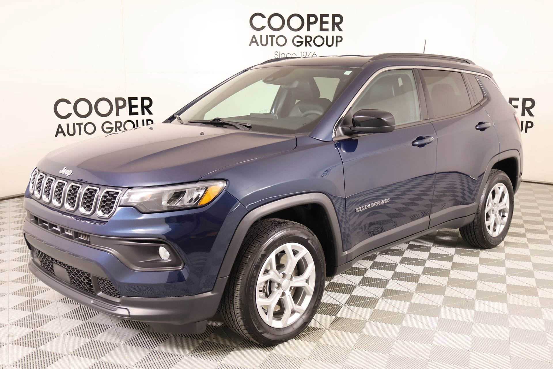 Used 2024 Jeep Compass Latitude image 10