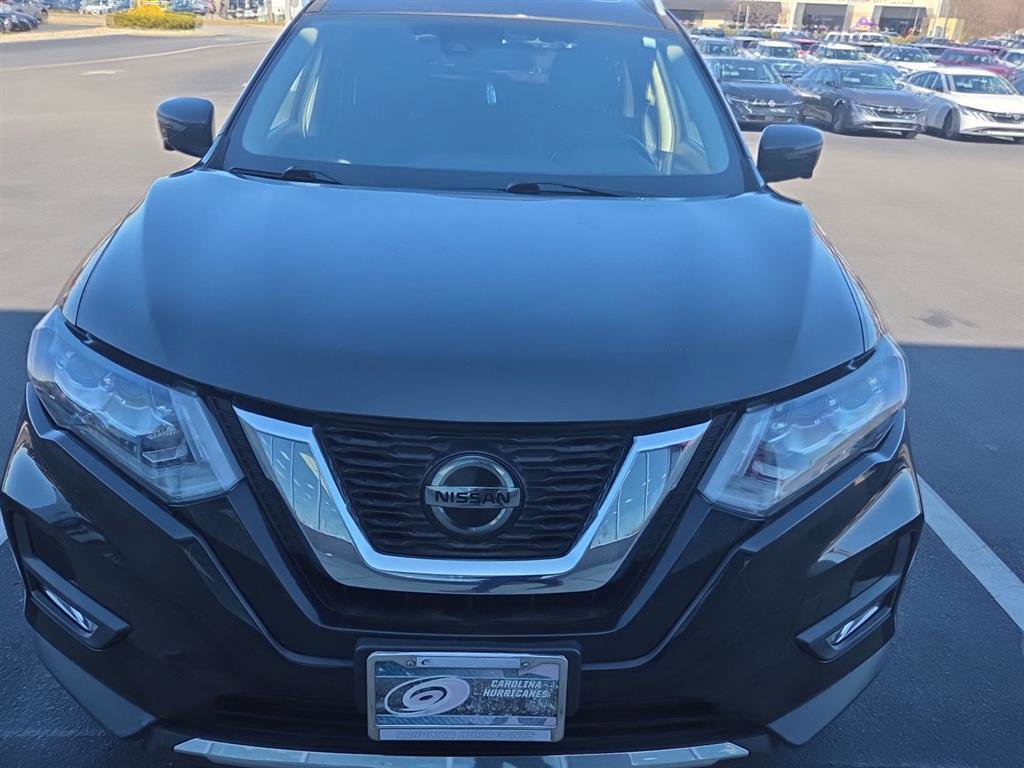 Used 2018 Nissan Rogue SL w/ Premium Package image 2