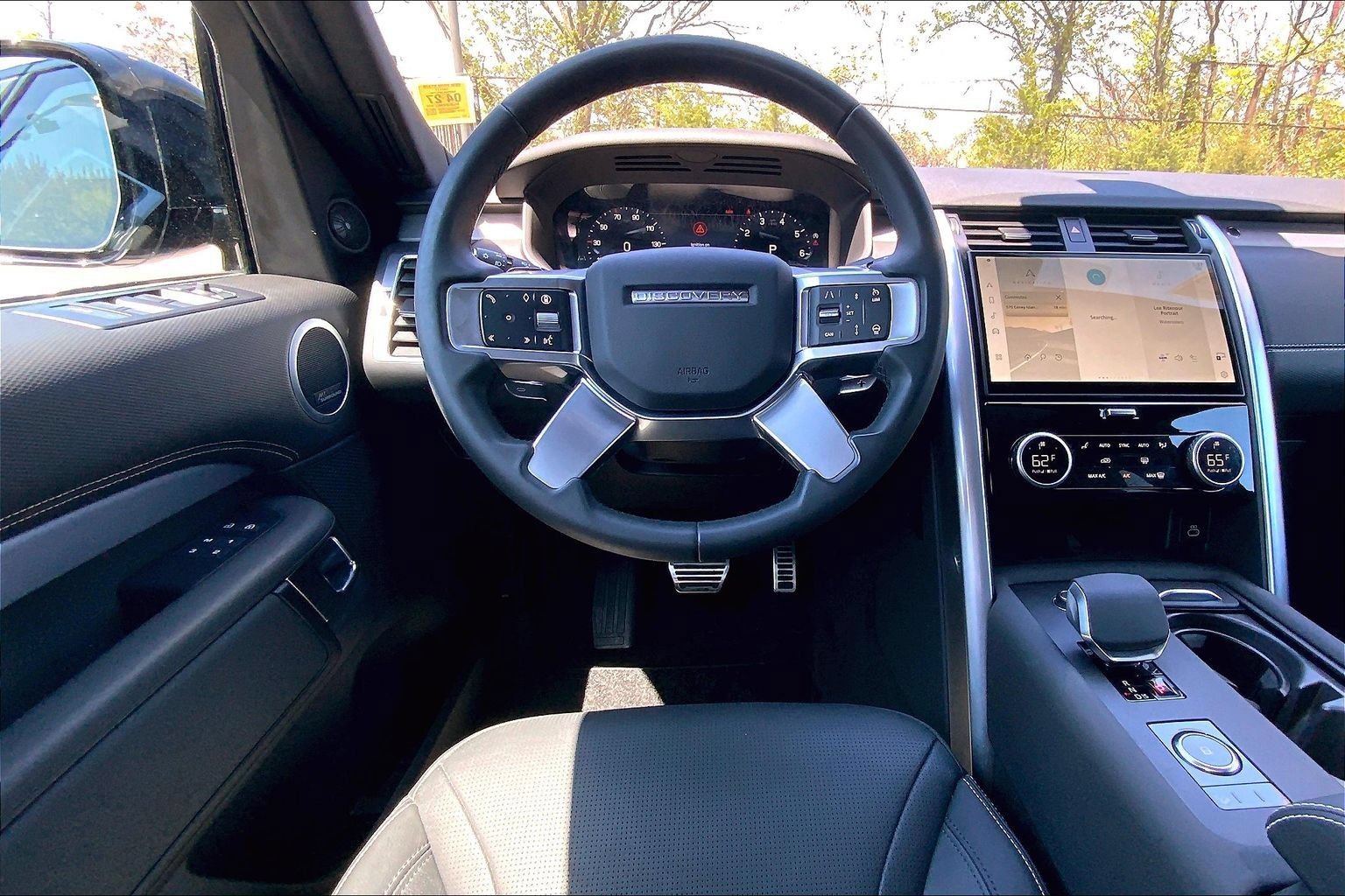 Certified 2025 Land Rover Discovery Dynamic SE AWD/4WD image 4